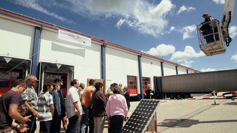 Einweihung Hebebühne vor Publikum